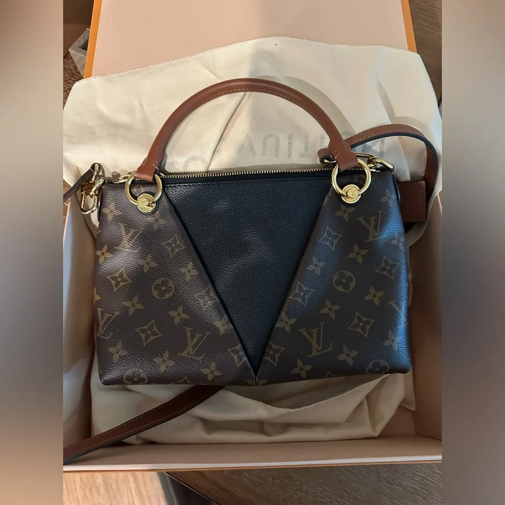 NEW Authentic Louis Vuitton V Tote BB Noir - Picture 3 of 11